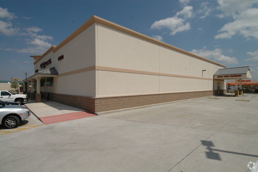 More Photos Of 1211 US Highway 281, Marble Falls Drugstore For Sale