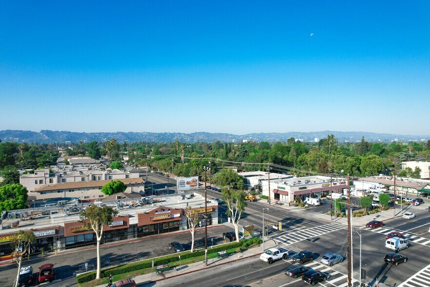 More Photos Of 6000 Woodman Ave, Van Nuys Storefront Retail Office For Lease