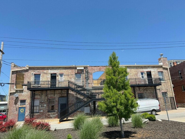 More Photos Of 300-308 W Commercial St, Springfield Storefront Retail Residential For Sale