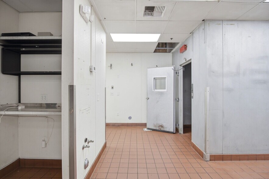 More Photos Of 1601-1617 Bellevue Rd, Atwater Restaurant For Lease