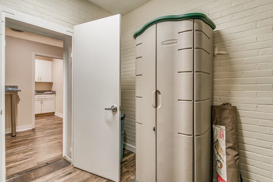 More Photos Of 725 S J St, Pensacola Office Residential For Sale