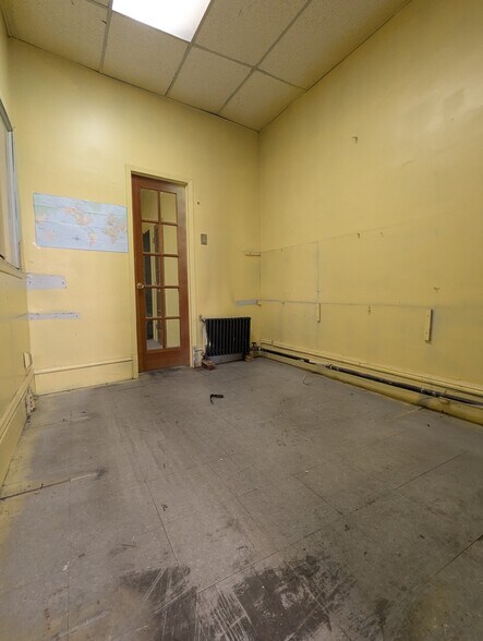 More Photos Of 1630 Westchester Ave, Bronx Office For Lease