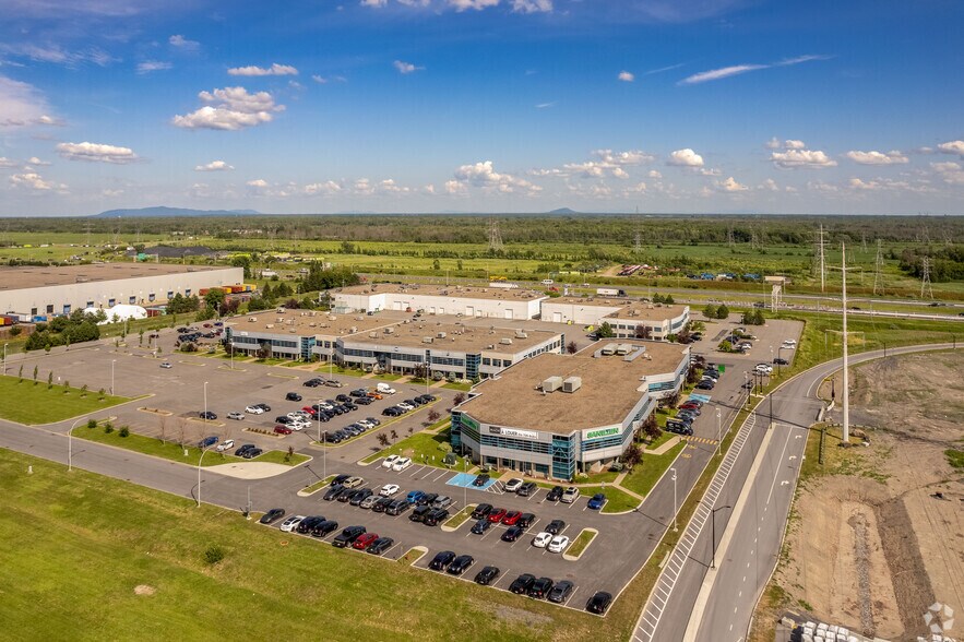 More Photos Of 9935 Rue de Châteauneuf, Brossard Flex For Lease