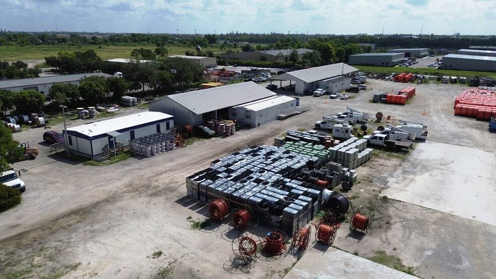 More Photos Of 3560 Veronica S Shoemaker Blvd, Fort Myers Warehouse For Sale