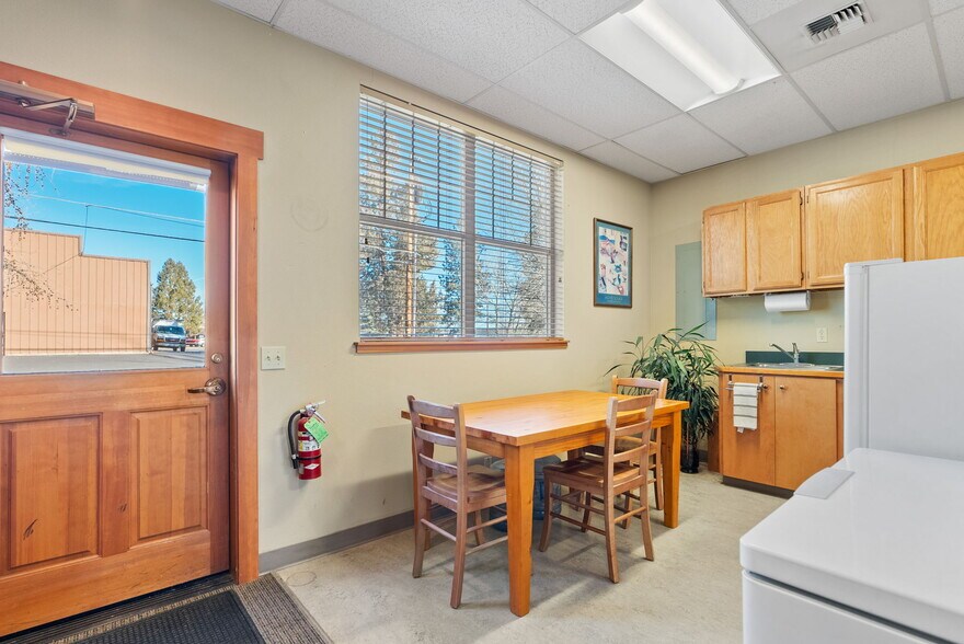 More Photos Of 392 W Main Ave, Sisters Medical For Sale
