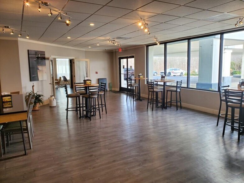 More Photos Of 3050 University Pky, Winston-Salem Hotel For Lease