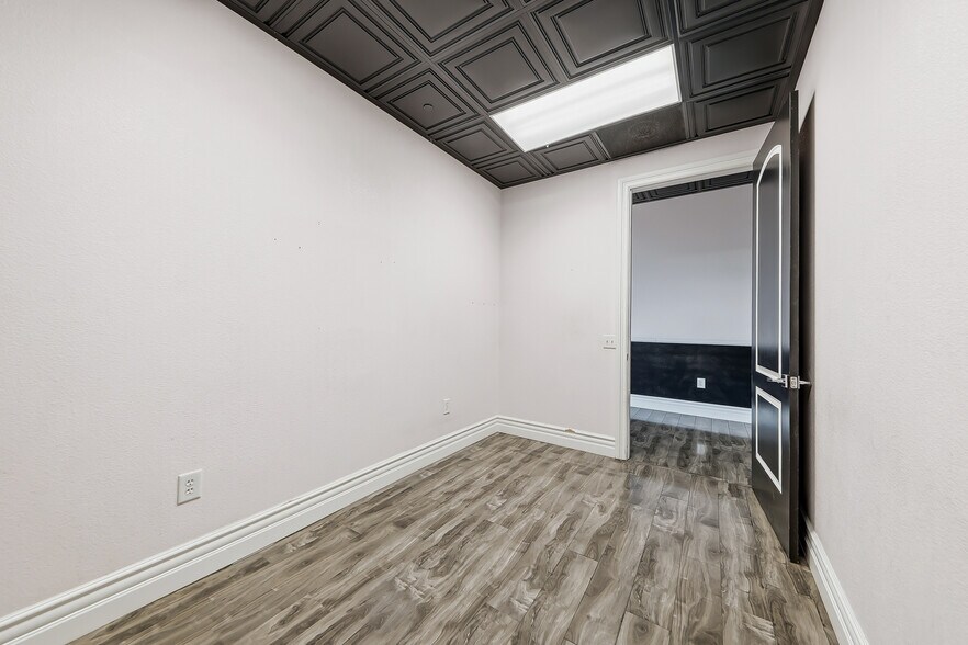 More Photos Of 6446 N Durango Dr, Las Vegas Freestanding For Lease