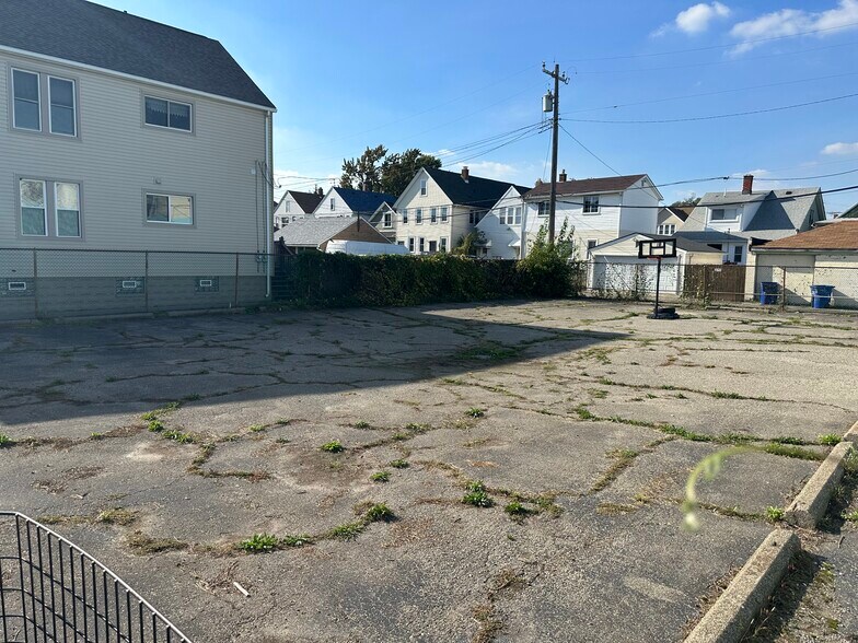 More Photos Of 12101 Joseph Campau St, Hamtramck Storefront Retail Office For Lease