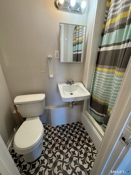 More Photos Of 643-645 Burnside Ave, East Hartford Apartments For Sale