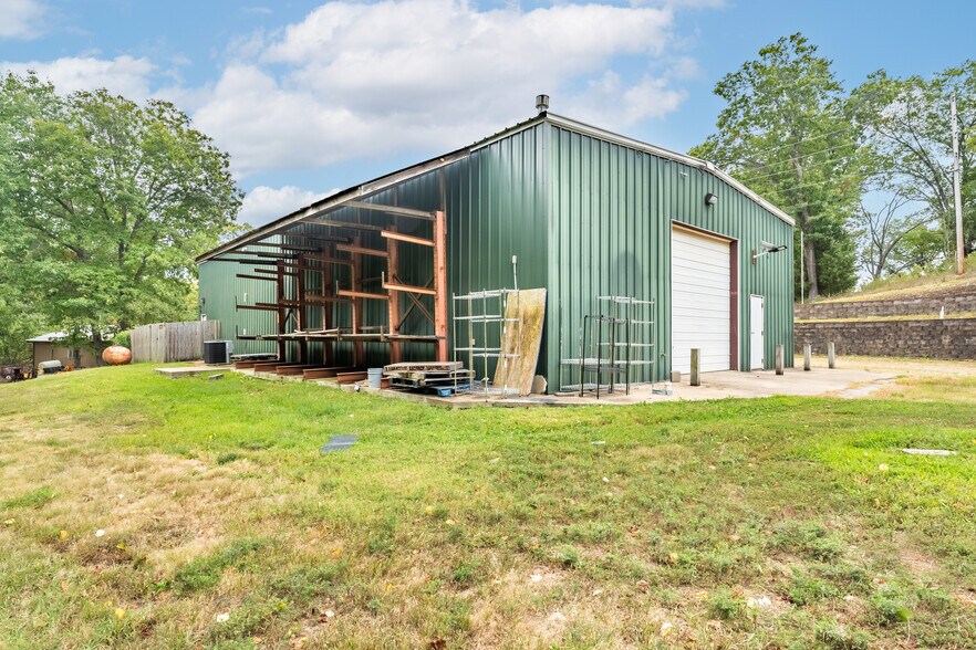 More Photos Of 160 Oldham Dr, Bella Vista Light Distribution For Sale