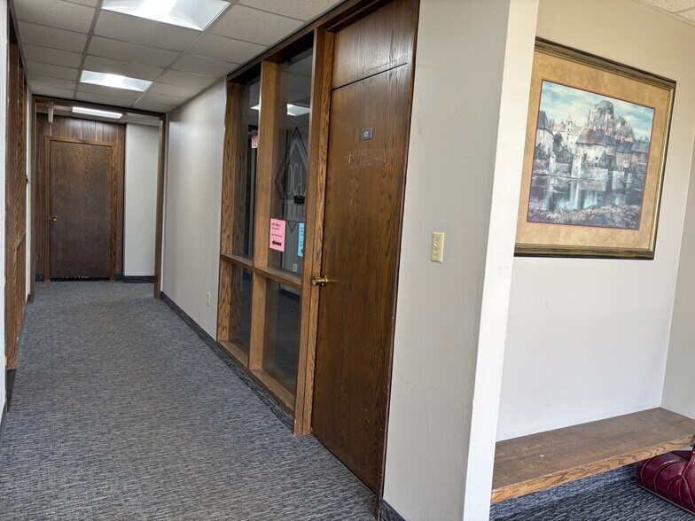 More Photos Of 1250 N Frontage Rd, Hastings Office For Lease