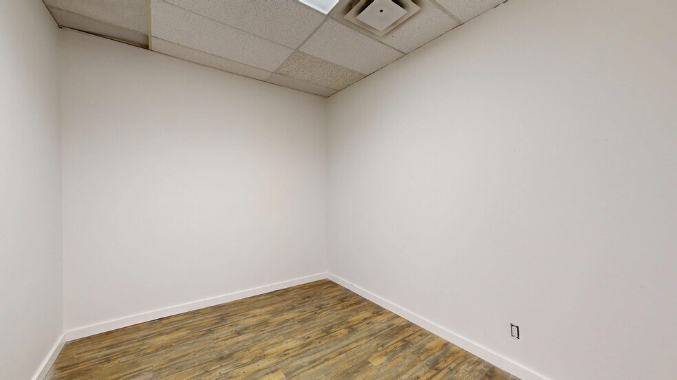 More Photos Of 4810-4812 50 St, Stettler Storefront Retail Office For Lease