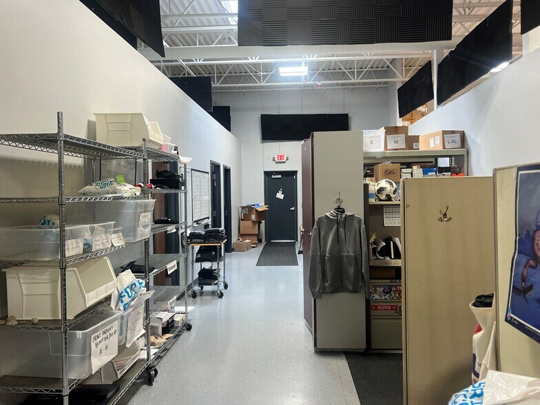 More Photos Of 620 Elizabeth Ct, Brookfield Freestanding For Sale