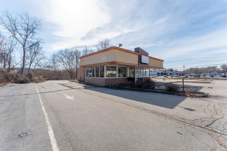 More Photos Of 641 Norwich New London Tpke, Uncasville Fast Food For Sale