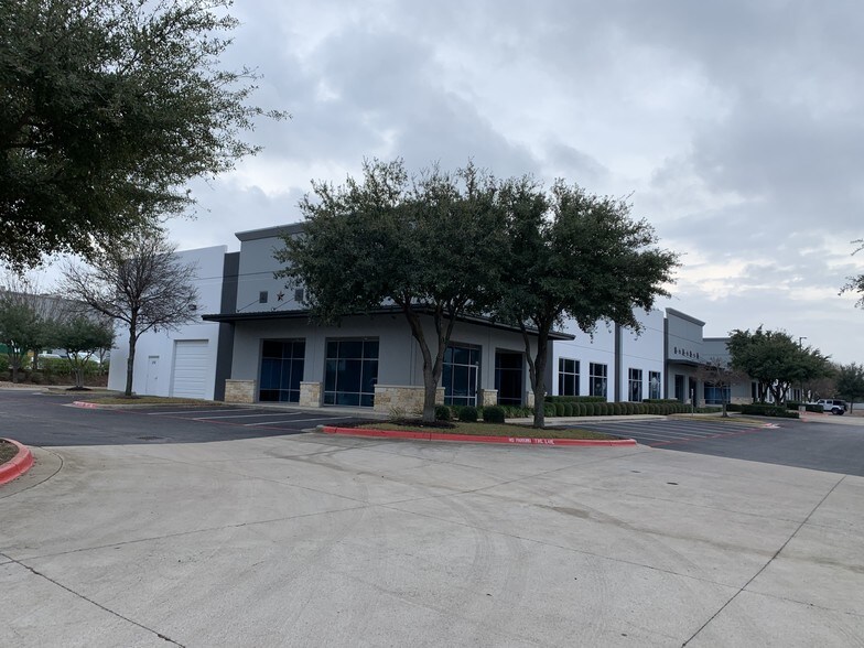 More Photos Of 2590 Oakmont Dr, Round Rock Unknown For Lease