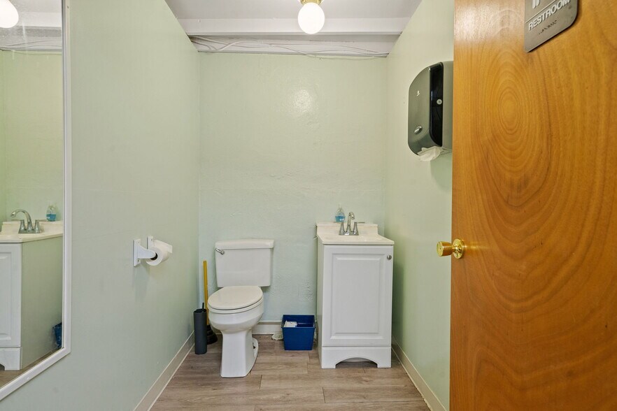 More Photos Of 175-179 Columbia Tpke, Rensselaer Storefront For Sale