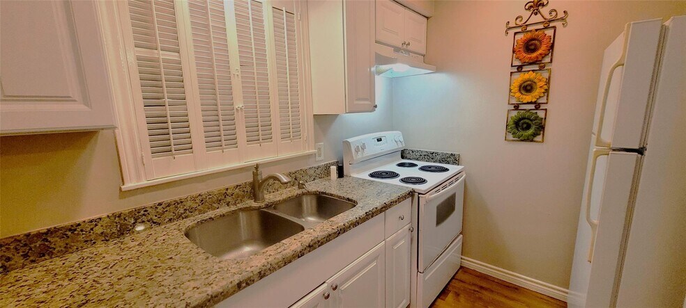 More Photos Of 1111 Autrey St, Houston Apartments For Sale