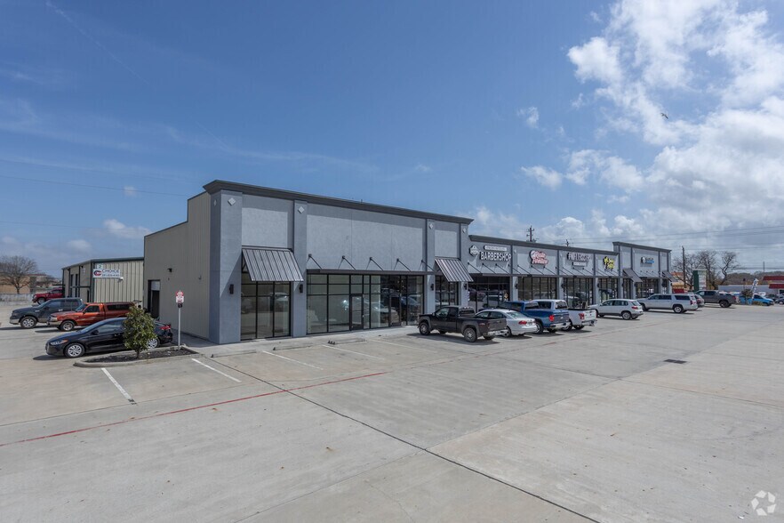More Photos Of 7407 Spencer Hwy, Pasadena General Retail For Sale