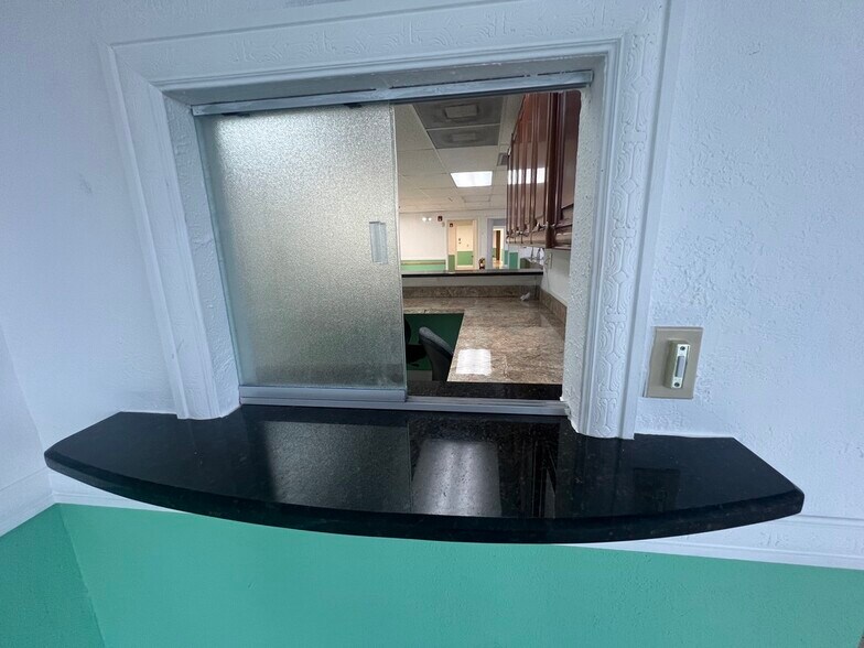 More Photos Of 4445 W 16th Ave, Hialeah Office Residential For Lease