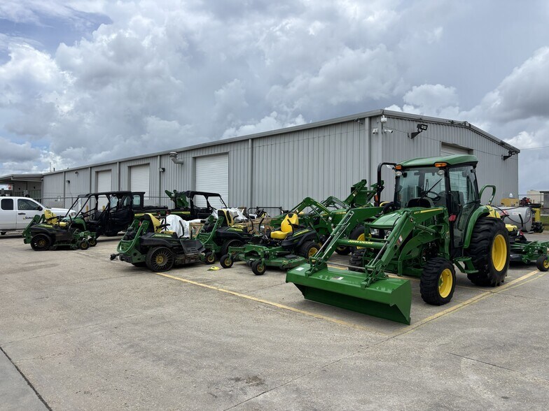 More Photos Of 12137 Airline Hwy, Baton Rouge Showroom For Lease