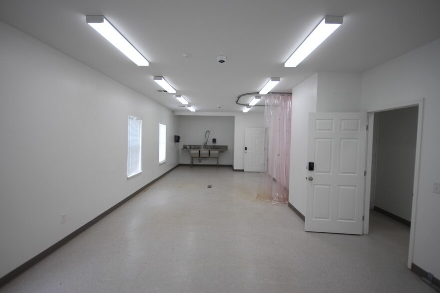 More Photos Of 1878 N 168th East Ave, Tulsa Warehouse For Lease