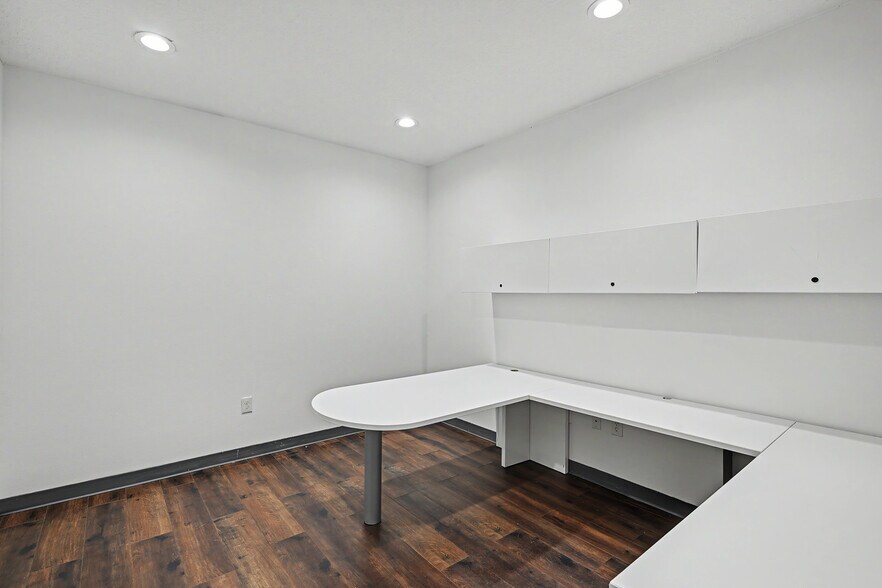 More Photos Of 4201 Langley Rd, Houston Warehouse For Lease