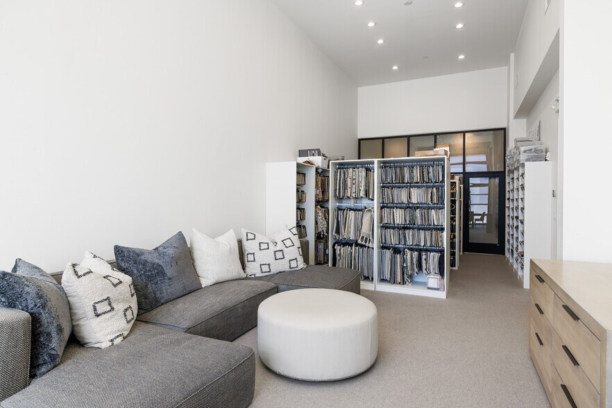 More Photos Of 4554 Forestdale Dr, Park City Showroom For Lease