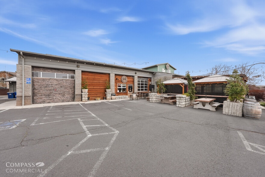 More Photos Of 63063 Layton Ave, Bend Warehouse For Sale