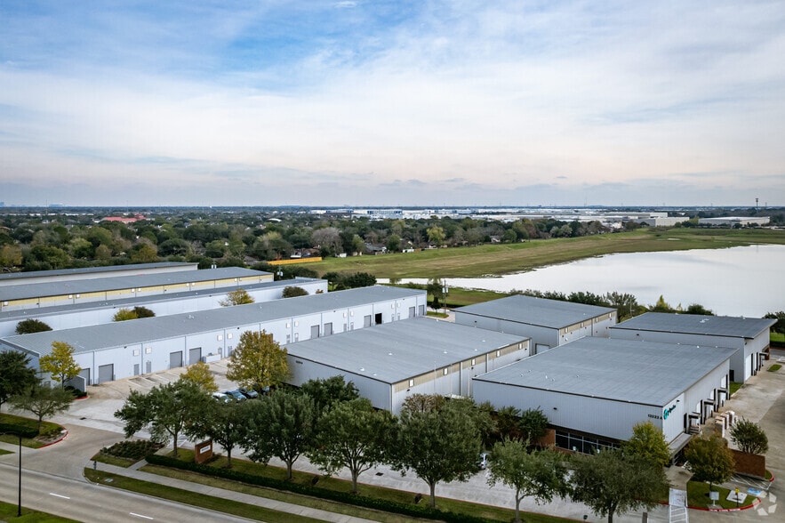 More Photos Of 13215 Stafford Rd, Missouri City Warehouse For Lease