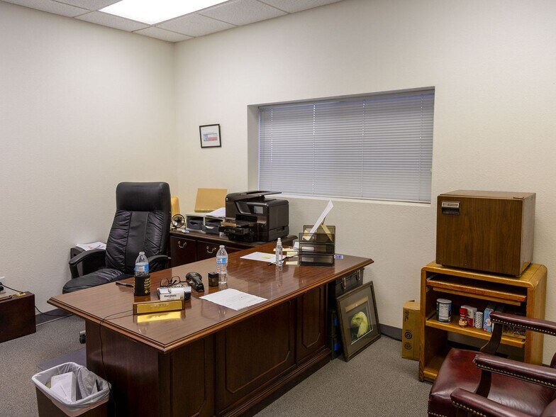 More Photos Of 7250 W Vickery Blvd, Fort Worth Office For Sale