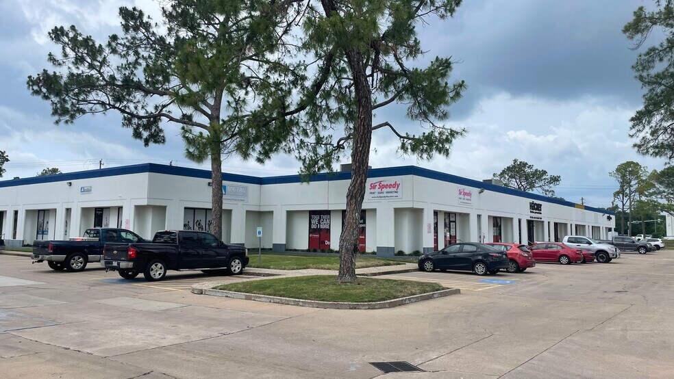 More Photos Of 13230 Hempstead Hwy, Houston Showroom For Lease