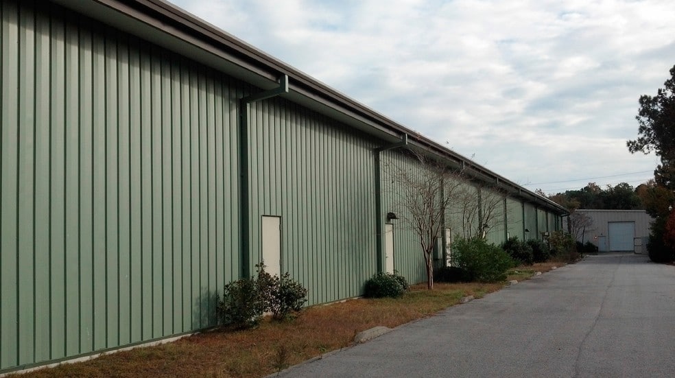 More Photos Of 547 Long Point Rd, Mount Pleasant Flex For Lease