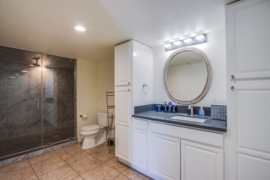 More Photos Of 4251 W Oquendo Rd, Las Vegas Light Distribution For Sale