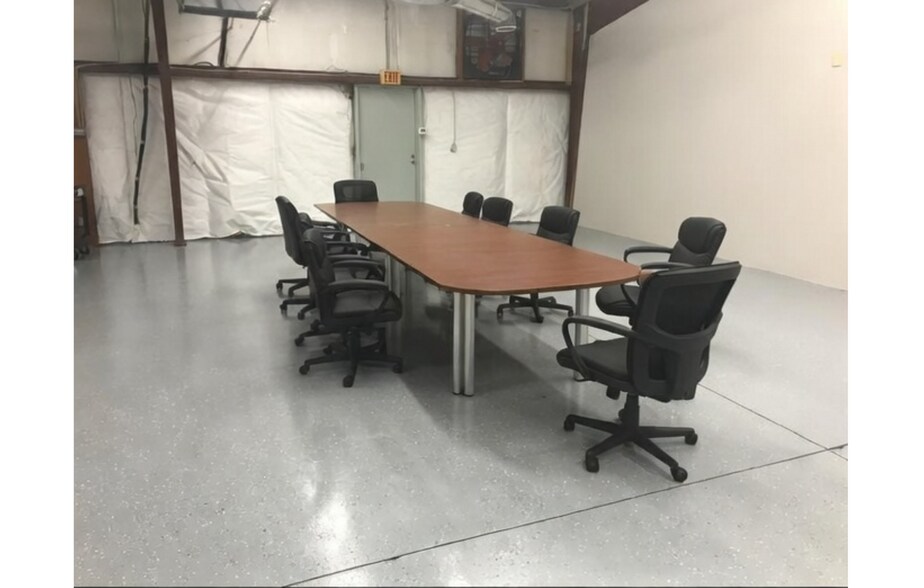 More Photos Of 7 Amy Elsey Dr, Charleston Light Distribution For Lease