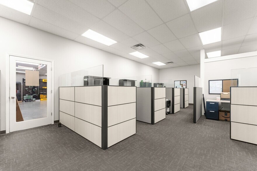More Photos Of 3917 Old Flowery Branch Rd, Oakwood Flex For Lease