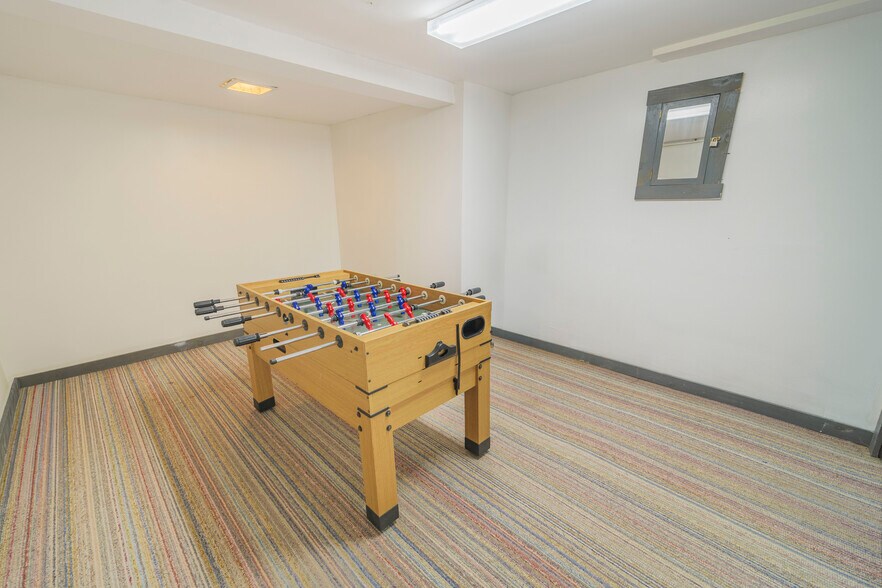 More Photos Of 6 Abroad Rd, West Dover Hotel For Sale
