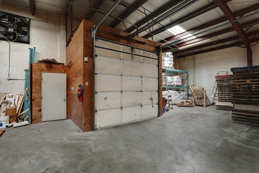 More Photos Of 627 5th St, Quincy Industrial For Sale