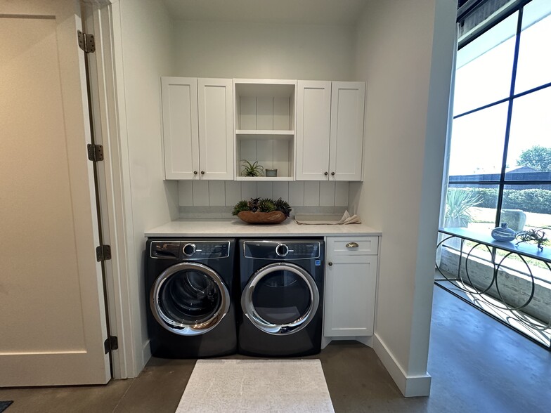 More Photos Of 4775 Memphis St, Dallas Light Distribution For Sale