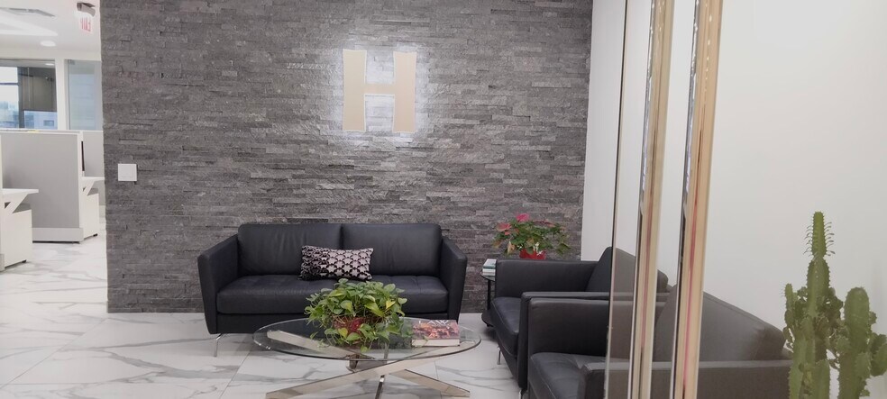 More Photos Of 800 Brickell Ave, Miami Office Residential For Lease