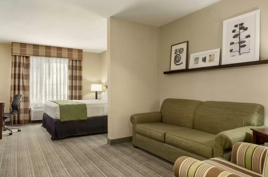 More Photos Of 804 S Leonard Ave, Lima Hotel For Sale