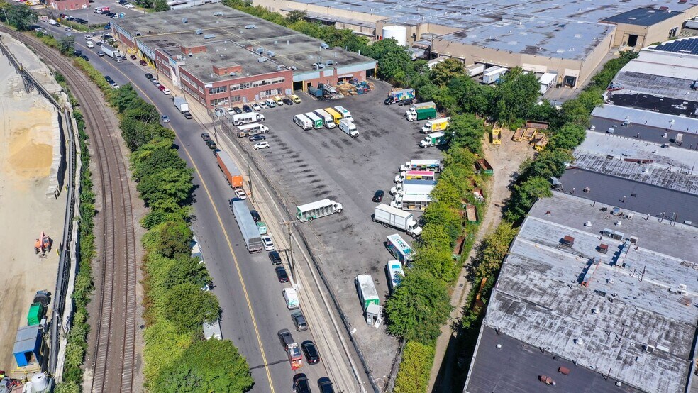 Primary Photo Of 50-35 56th Rd, Maspeth Warehouse For Lease