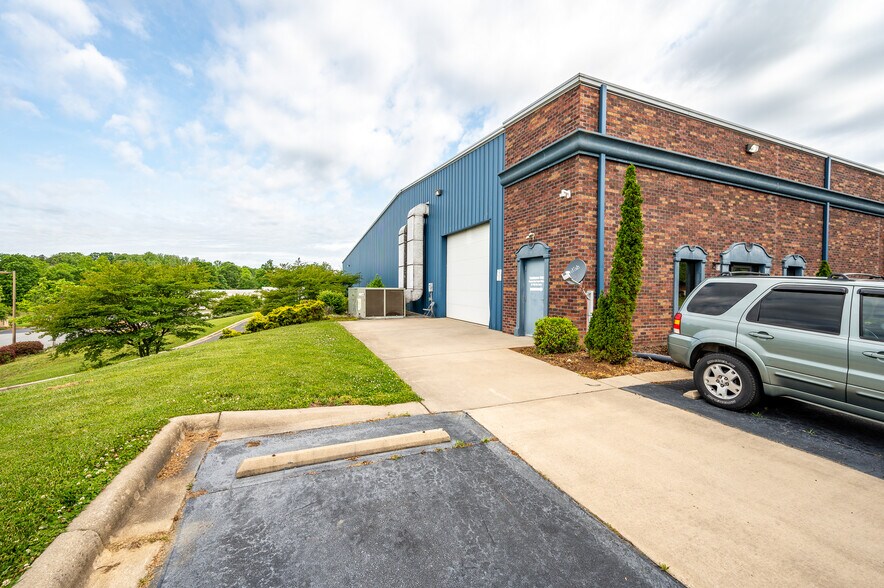 More Photos Of 1151-1155 Biscayne Dr, Concord Light Distribution For Sale