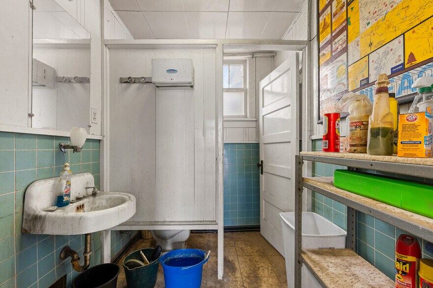 More Photos Of 802 Main St, Walsenburg Auto Repair For Sale