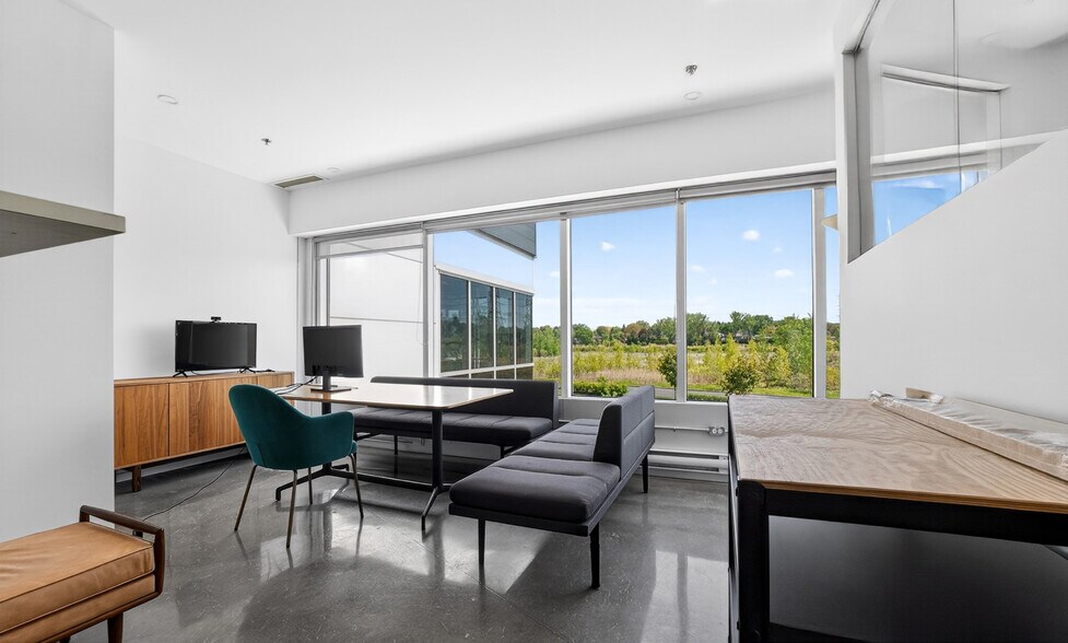 More Photos Of 1071-1139 Rue Marie-Victorin, St-Bruno-de-Montarville Distribution For Sale