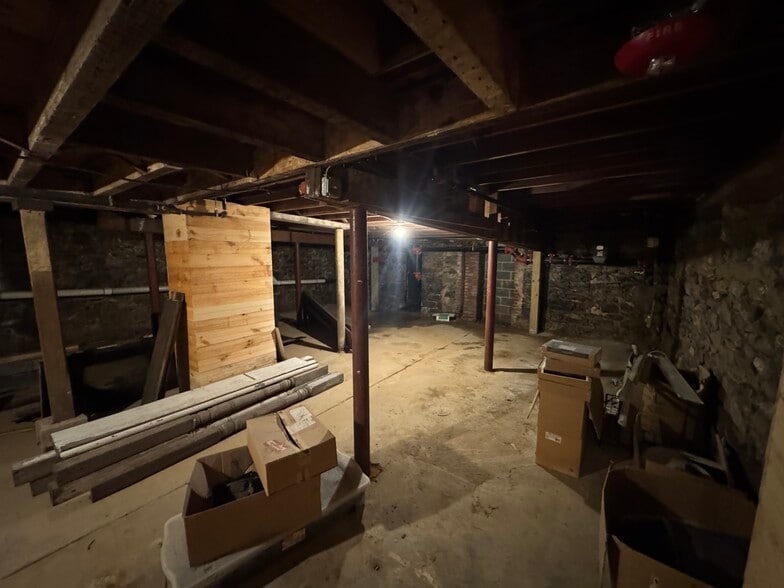 More Photos Of 414 Northampton St, Easton Restaurant For Lease