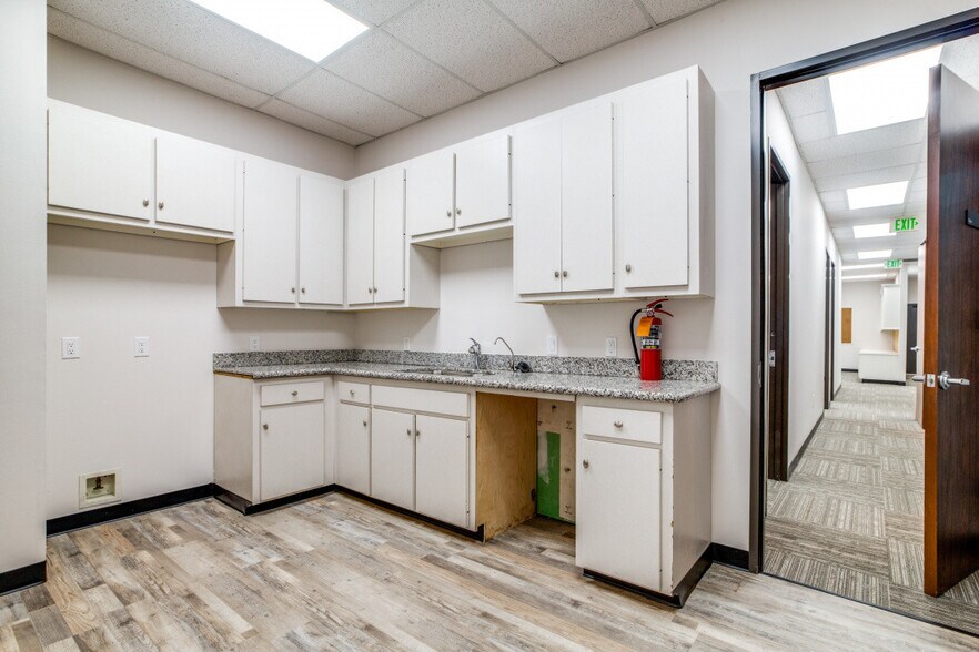 More Photos Of 4779-4781 S Main St, Stafford Office For Lease