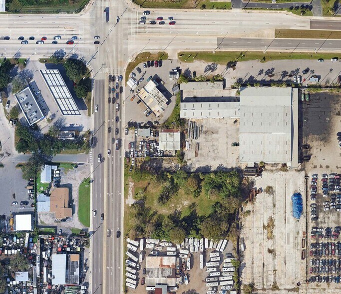 More Photos Of 5015 Causeway Blvd, Tampa Showroom For Sale