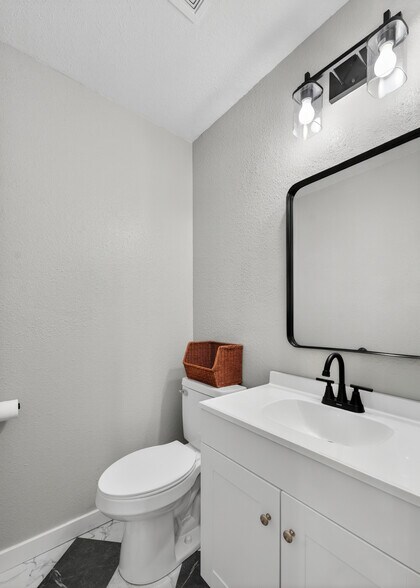 More Photos Of 109 Jasper Dr, Marshall Office For Sale