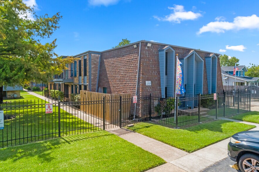 Primary Photo Of 3420 Federal Rd, Pasadena Apartments For Sale