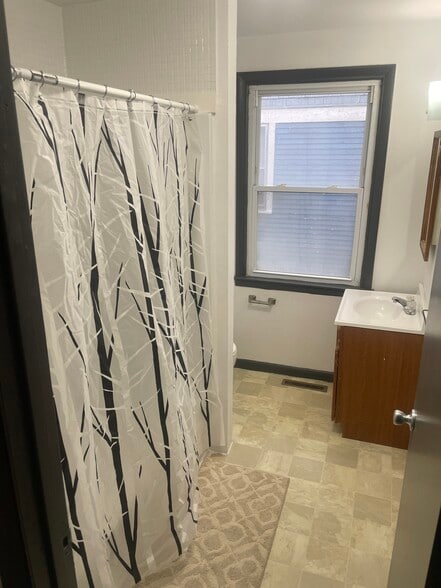 More Photos Of 2820 Collingwood Blvd, Toledo Apartments For Sale